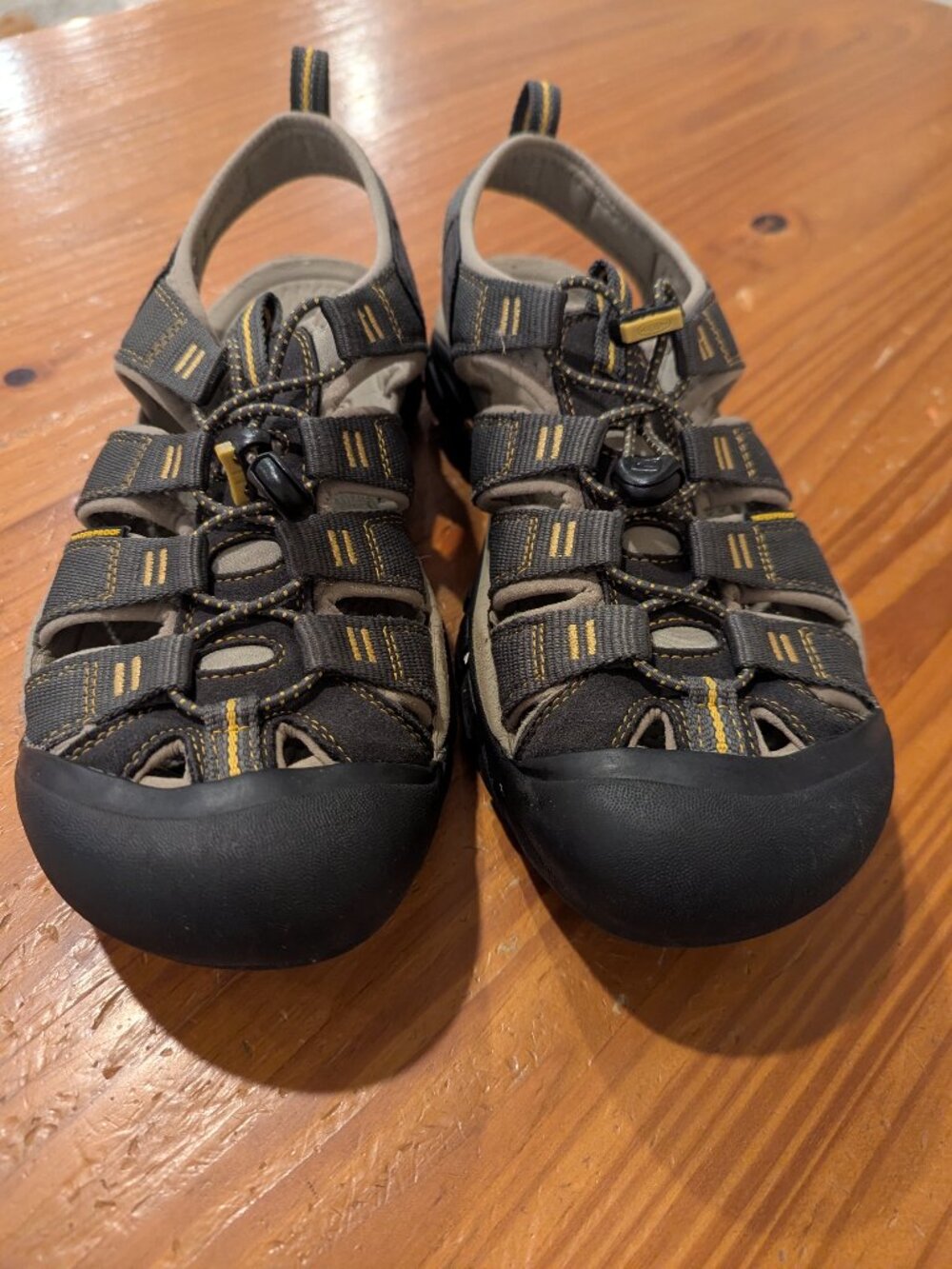 Keen Newport H2 Sandal men size 9.5 waterproof raven/aluminum